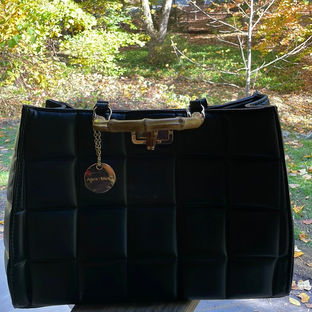 Modern yet Retro Brand New Vegan Handbag